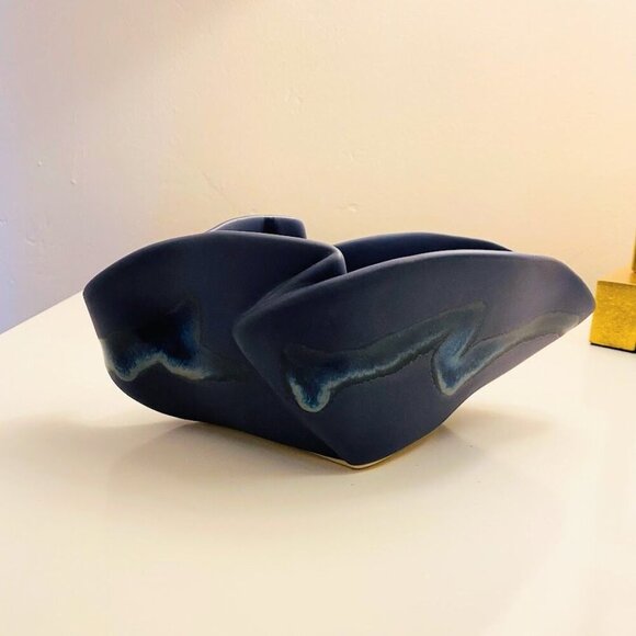 Hilborn Pottery Canada Pinched Periwinkle Art Pottery Gravy Boat Bowl - Picture 2 of 8